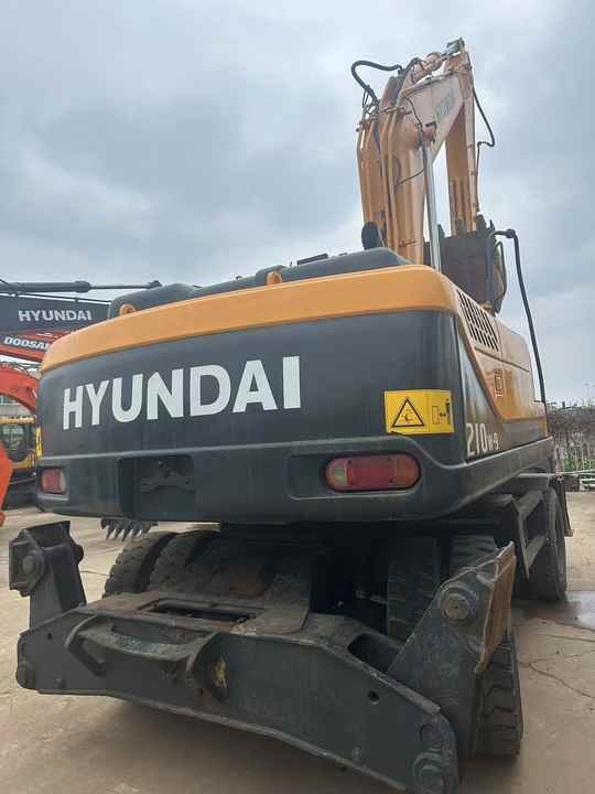 Used Hyundai Korea Hydraulic Excavator Hyundai 210-9 Excavator Excellent Condition 21 Ton Used Excavator For Sale - Экскаватор: фото 3 Used Hyundai Korea Hydraulic Excavator Hyundai 210-9 Excavator Excellent Condition 21 Ton Used Excavator For Sale - Экскаватор: фото 3