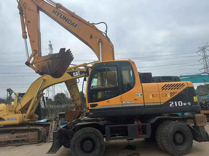 Used Hyundai Korea Hydraulic Excavator Hyundai 210-9 Excavator Excellent Condition 21 Ton Used Excavator For Sale - Экскаватор: фото 5 Used Hyundai Korea Hydraulic Excavator Hyundai 210-9 Excavator Excellent Condition 21 Ton Used Excavator For Sale - Экскаватор: фото 5