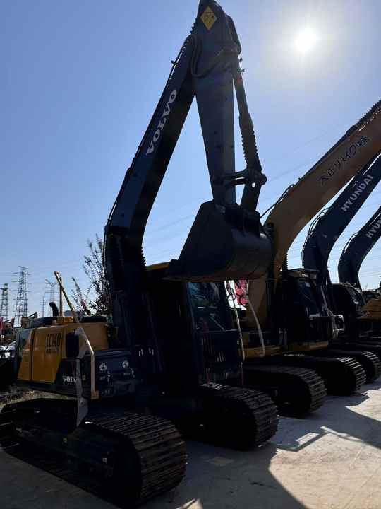 Used Volvo 14 Tonne Crawler Excavator Volvo Ec140 Excavator Good Condition Low Price Good Quality for Sale - Гусеничный экскаватор: фото 2 Used Volvo 14 Tonne Crawler Excavator Volvo Ec140 Excavator Good Condition Low Price Good Quality for Sale - Гусеничный экскаватор: фото 2