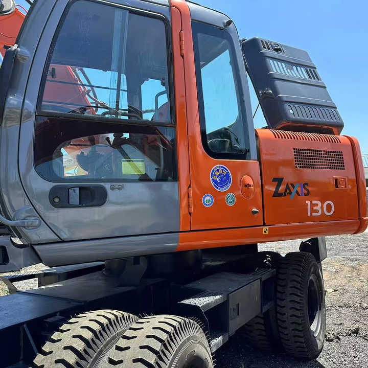 Used Wheel Excavator Hitachi ZX 130W Made in Japan 13ton Hitachi Zx130w Wheel Excavator Price Used Hitachi Zx130 Excavator SALE - Экскаватор: фото 1 Used Wheel Excavator Hitachi ZX 130W Made in Japan 13ton Hitachi Zx130w Wheel Excavator Price Used Hitachi Zx130 Excavator SALE - Экскаватор: фото 1