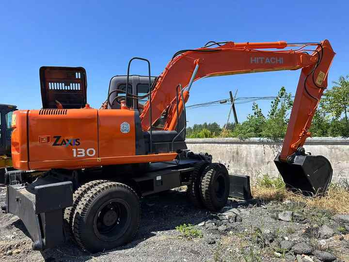 Used Wheel Excavator Hitachi ZX 130W Made in Japan 13tonHitachi Zx130w Wheel Excavator Price Used Hitachi Zx130 Excavator SALE - Экскаватор: фото 4 Used Wheel Excavator Hitachi ZX 130W Made in Japan 13tonHitachi Zx130w Wheel Excavator Price Used Hitachi Zx130 Excavator SALE - Экскаватор: фото 4
