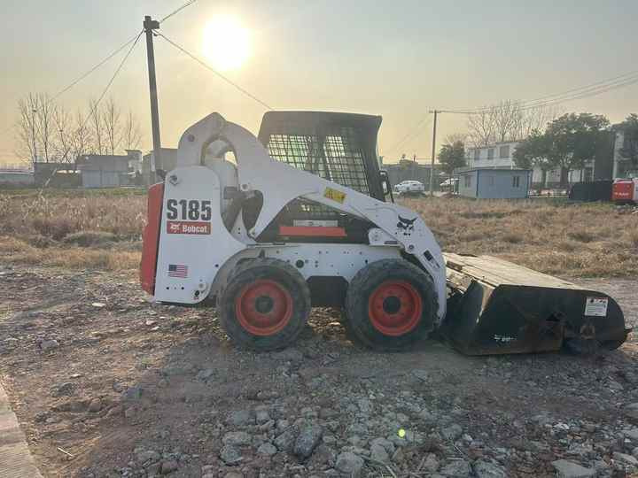 Used bobcat s185 skid steer loader on sale 100% excellent condition bobcat brand s185 s300 s550 s16 s18 skid steer sale - Мини-погрузчик с бортовым поворотом: фото 3 Used bobcat s185 skid steer loader on sale 100% excellent condition bobcat brand s185 s300 s550 s16 s18 skid steer sale - Мини-погрузчик с бортовым поворотом: фото 3