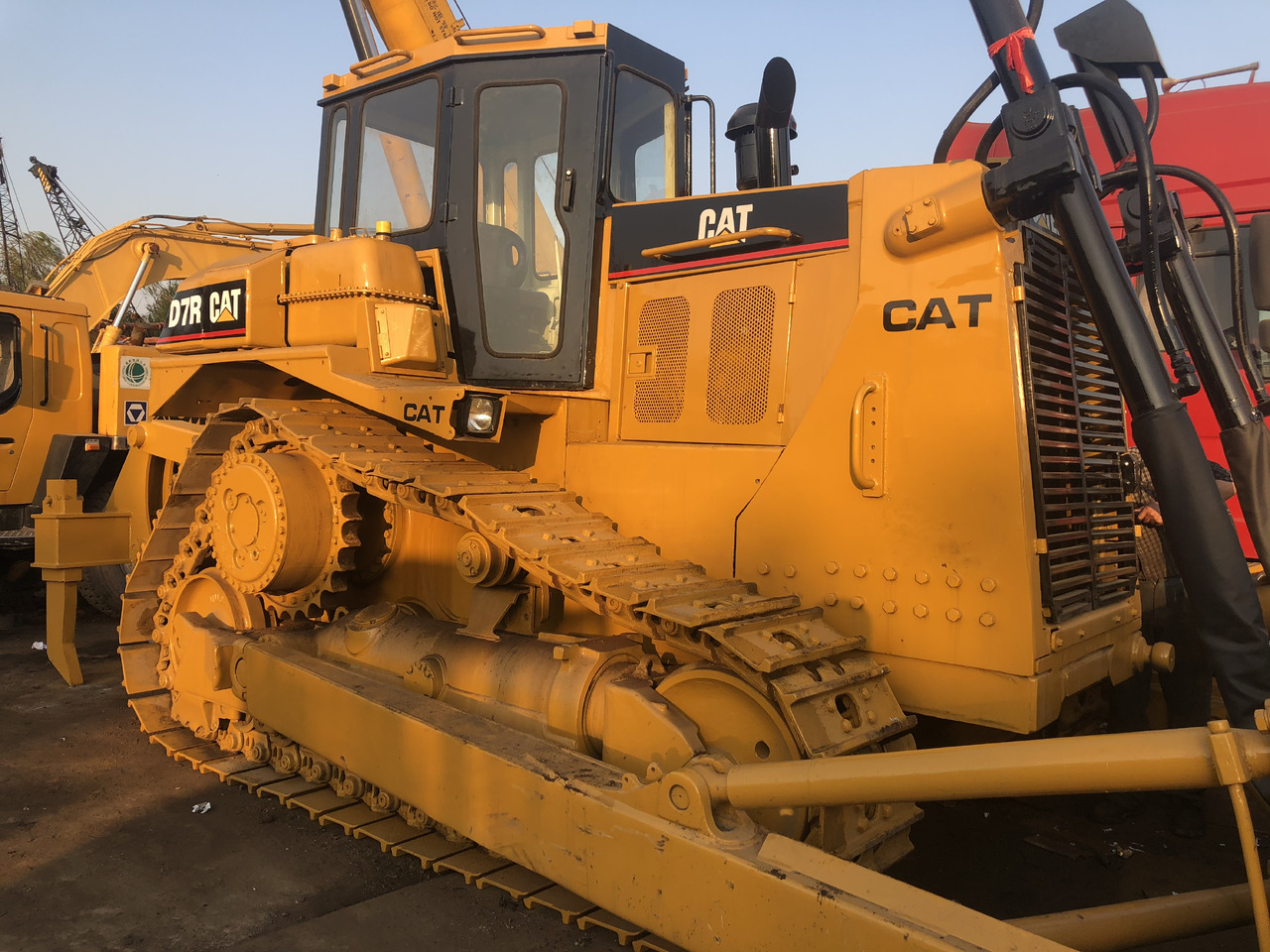 Used bulldozer CAT D7R high quality hotsale - Бульдозер: фото 1 Used bulldozer CAT D7R high quality hotsale - Бульдозер: фото 1
