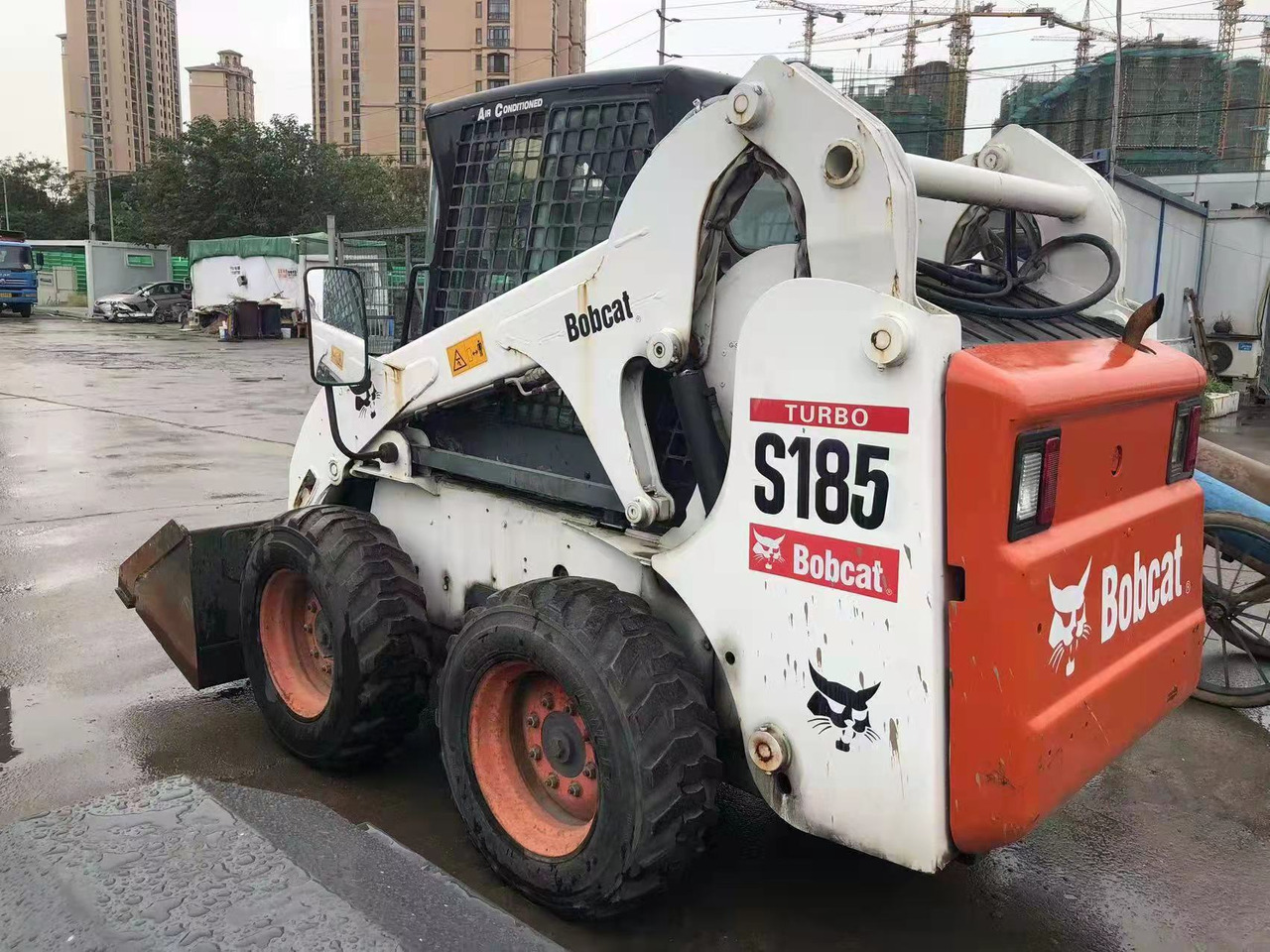 BOBCAT S185 - Мини-погрузчик с бортовым поворотом: фото 4 BOBCAT S185 - Мини-погрузчик с бортовым поворотом: фото 4