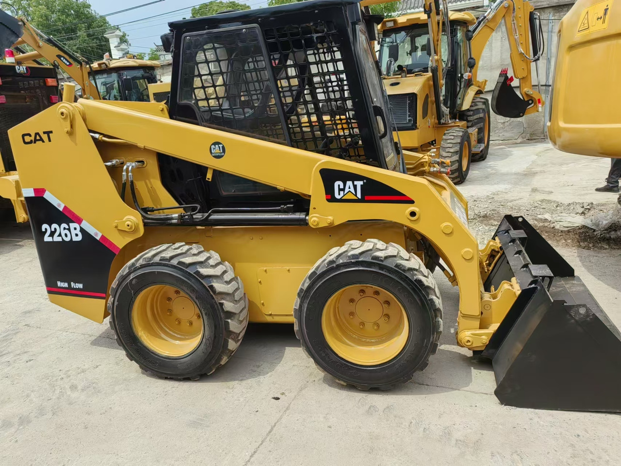 CATERPILLAR 226B - Мини-погрузчик с бортовым поворотом: фото 1 CATERPILLAR 226B - Мини-погрузчик с бортовым поворотом: фото 1