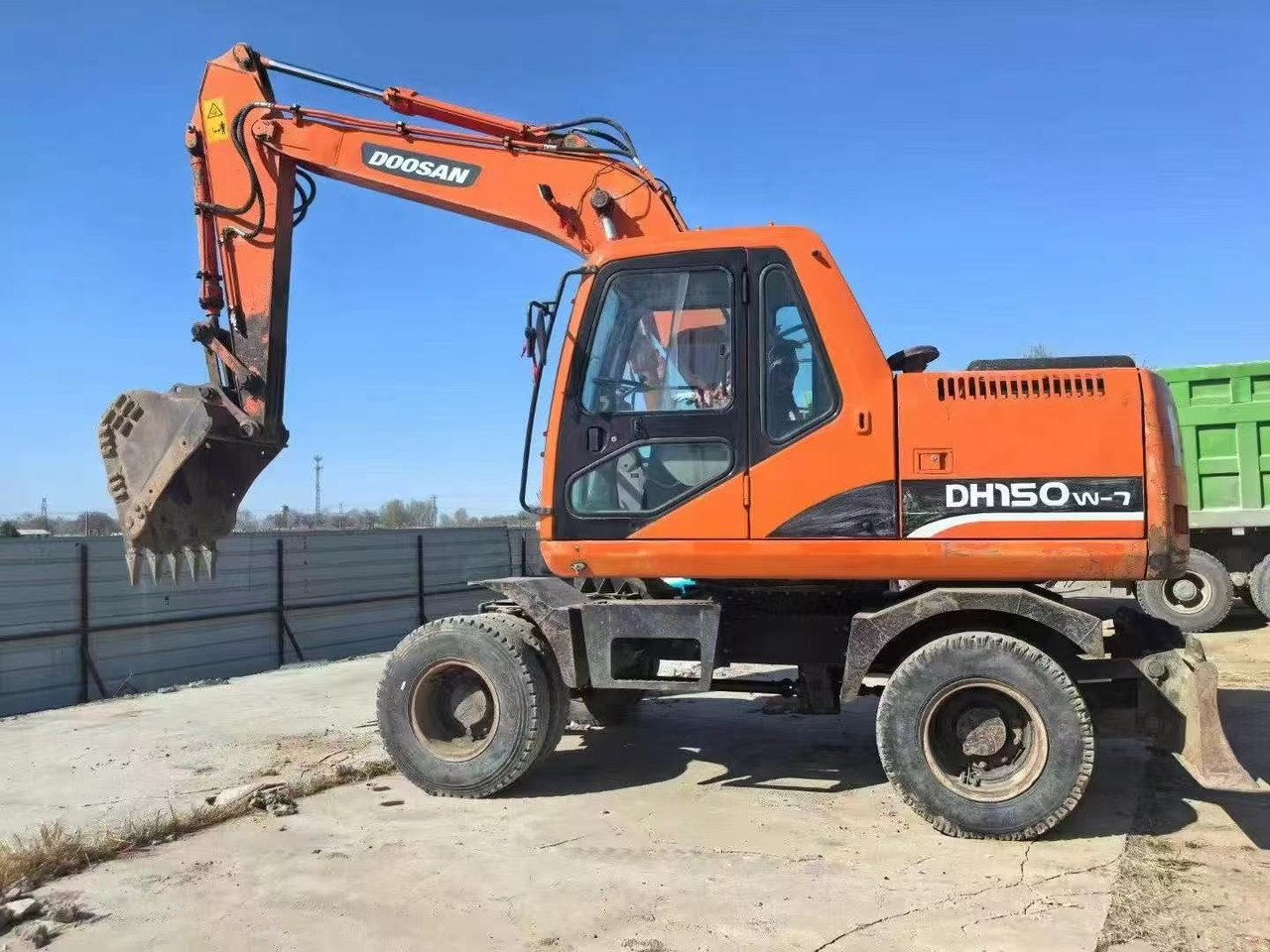 DOOSAN DH150W-7 - Колёсный экскаватор: фото 2 DOOSAN DH150W-7 - Колёсный экскаватор: фото 2