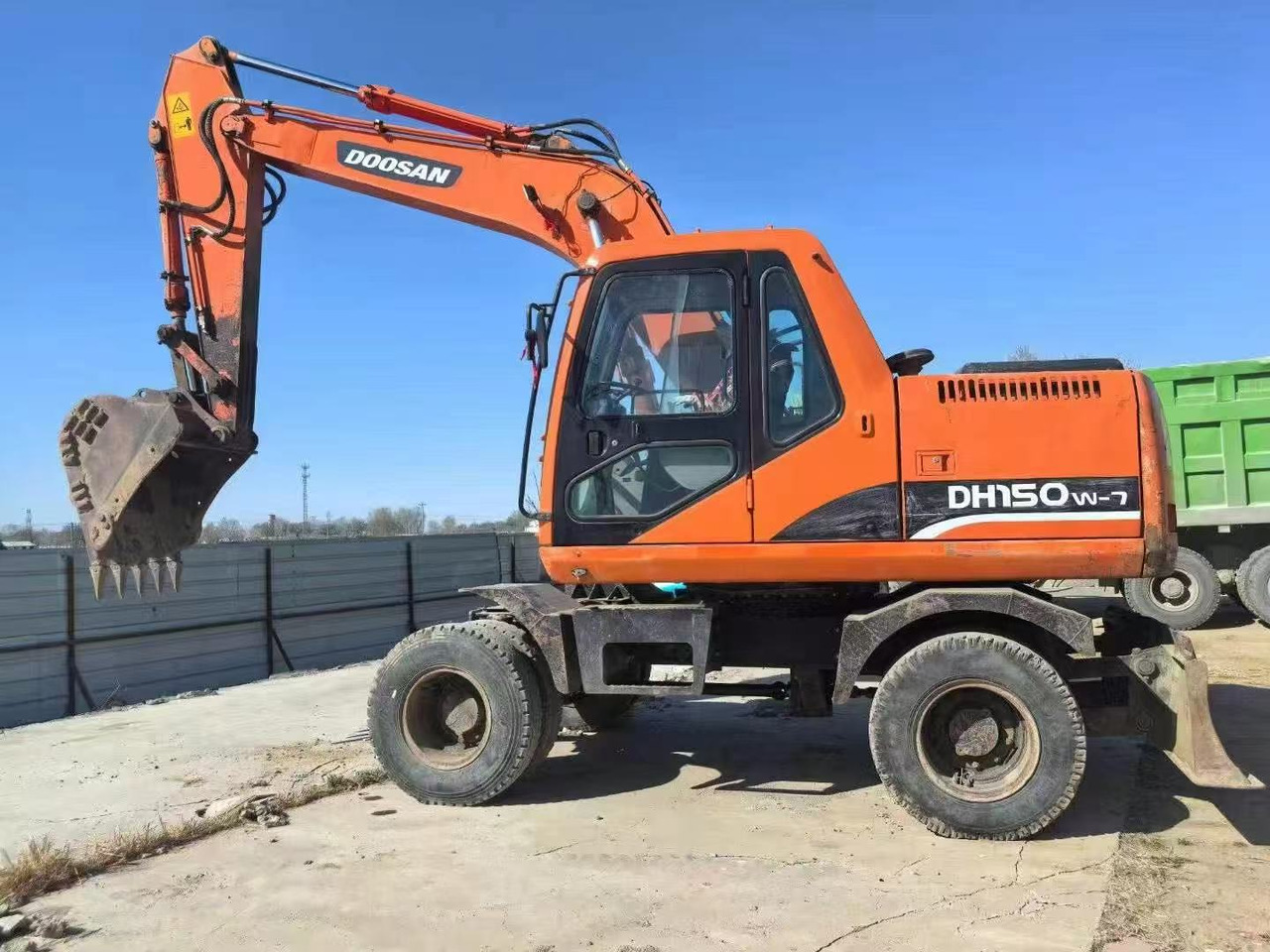 DOOSAN DH150W-7 - Колёсный экскаватор: фото 3 DOOSAN DH150W-7 - Колёсный экскаватор: фото 3