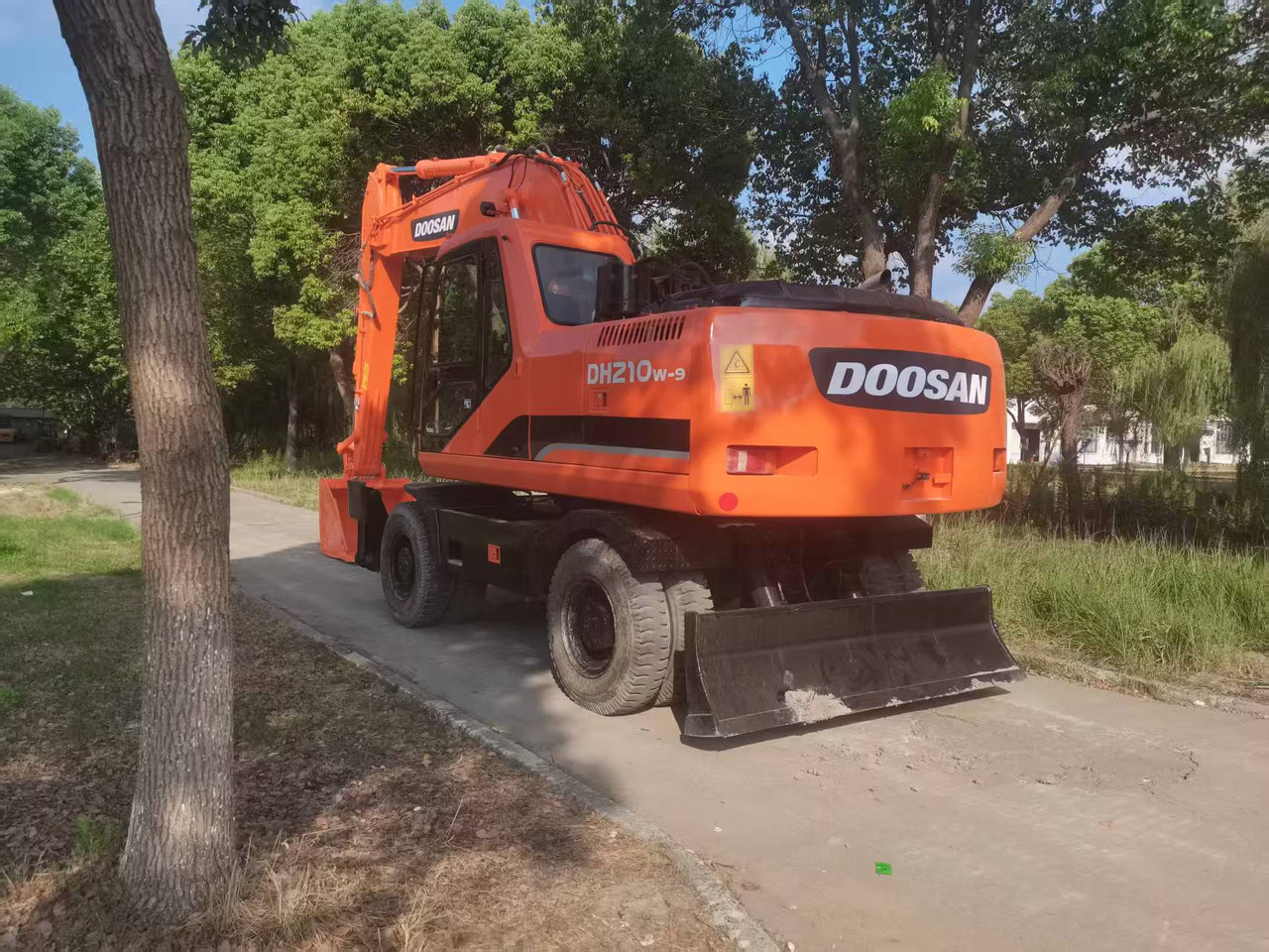 DOOSAN DH210W-9C - Колёсный экскаватор: фото 3 DOOSAN DH210W-9C - Колёсный экскаватор: фото 3