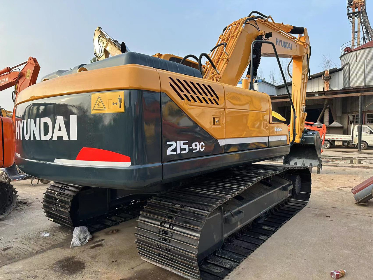 HYUNDAI R215-9C - Гусеничный экскаватор: фото 1 HYUNDAI R215-9C - Гусеничный экскаватор: фото 1