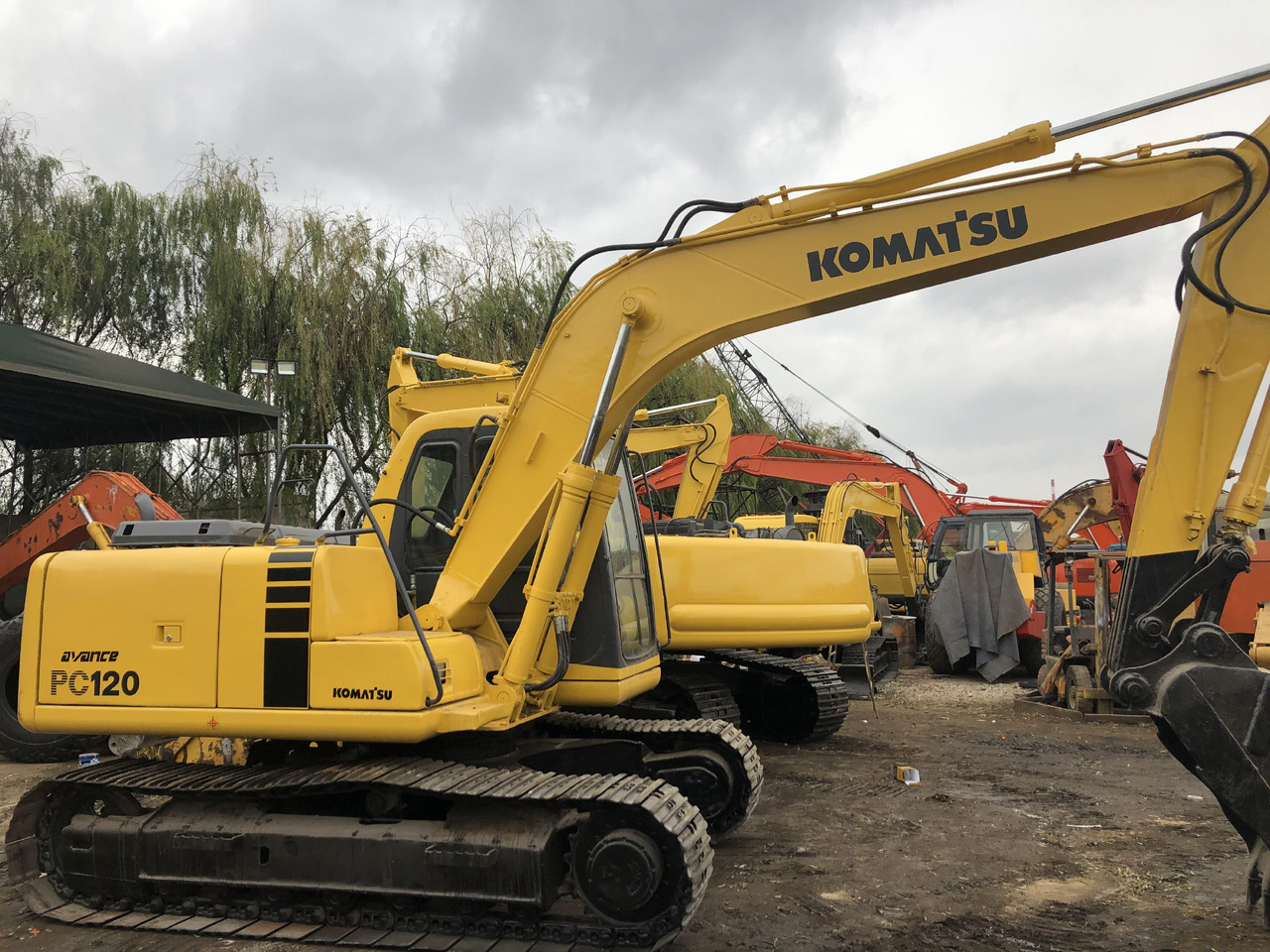 KOMATSU PC120-6 - Гусеничный экскаватор: фото 4 KOMATSU PC120-6 - Гусеничный экскаватор: фото 4