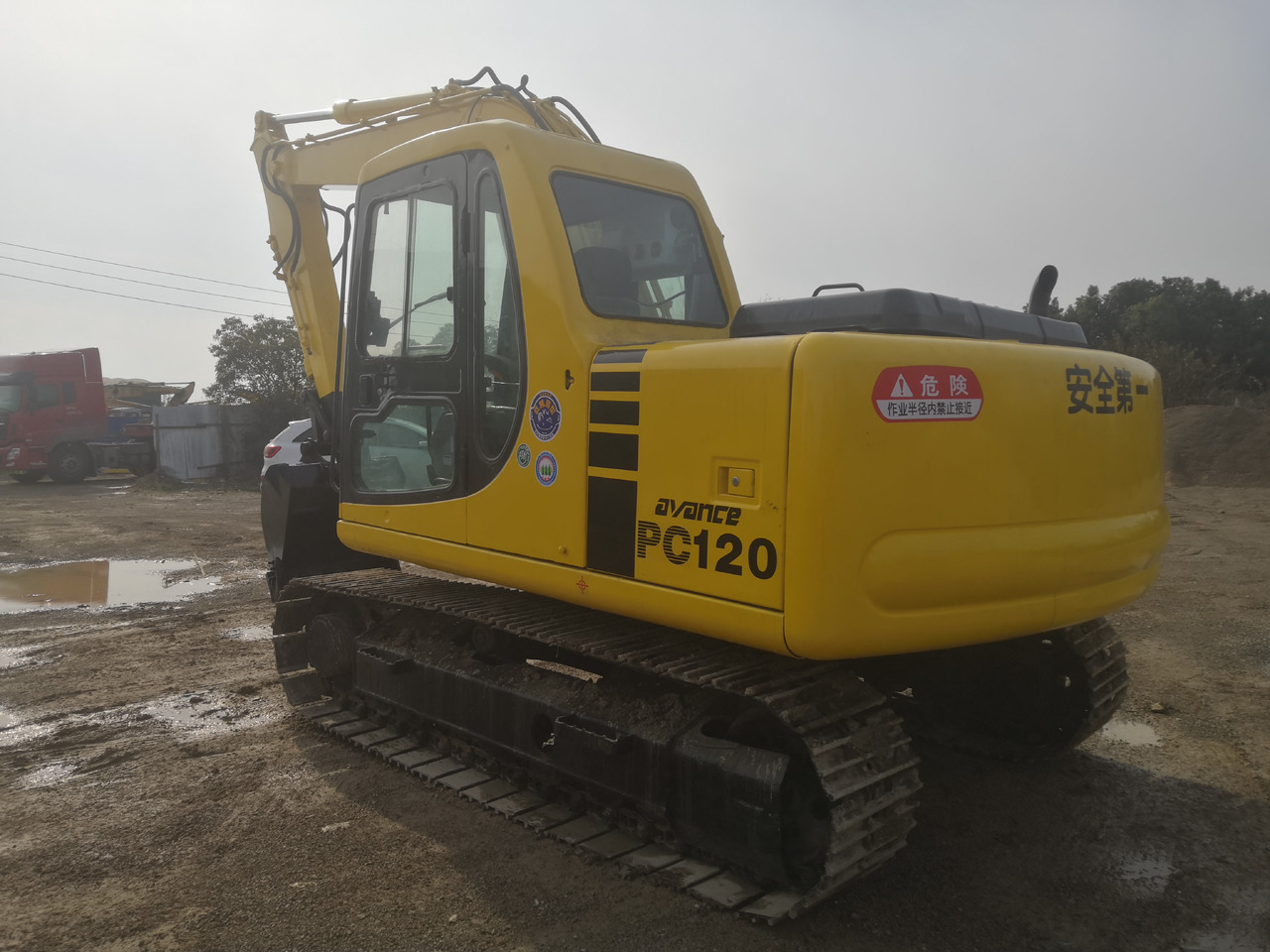 KOMATSU PC120-6 - Гусеничный экскаватор: фото 3 KOMATSU PC120-6 - Гусеничный экскаватор: фото 3