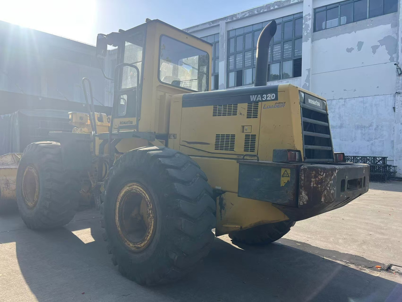 KOMATSU WA320-3 - Колёсный погрузчик: фото 2 KOMATSU WA320-3 - Колёсный погрузчик: фото 2