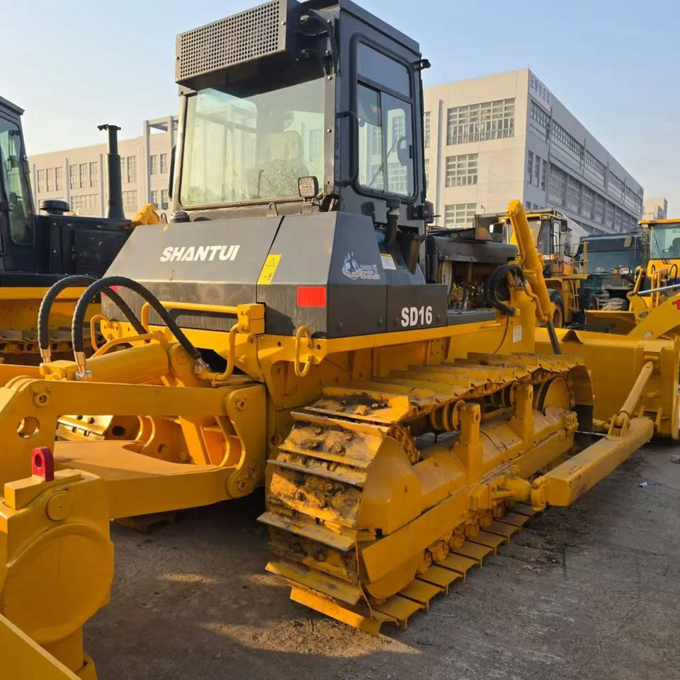 SHANTUI SD16 - Бульдозер: фото 1 SHANTUI SD16 - Бульдозер: фото 1