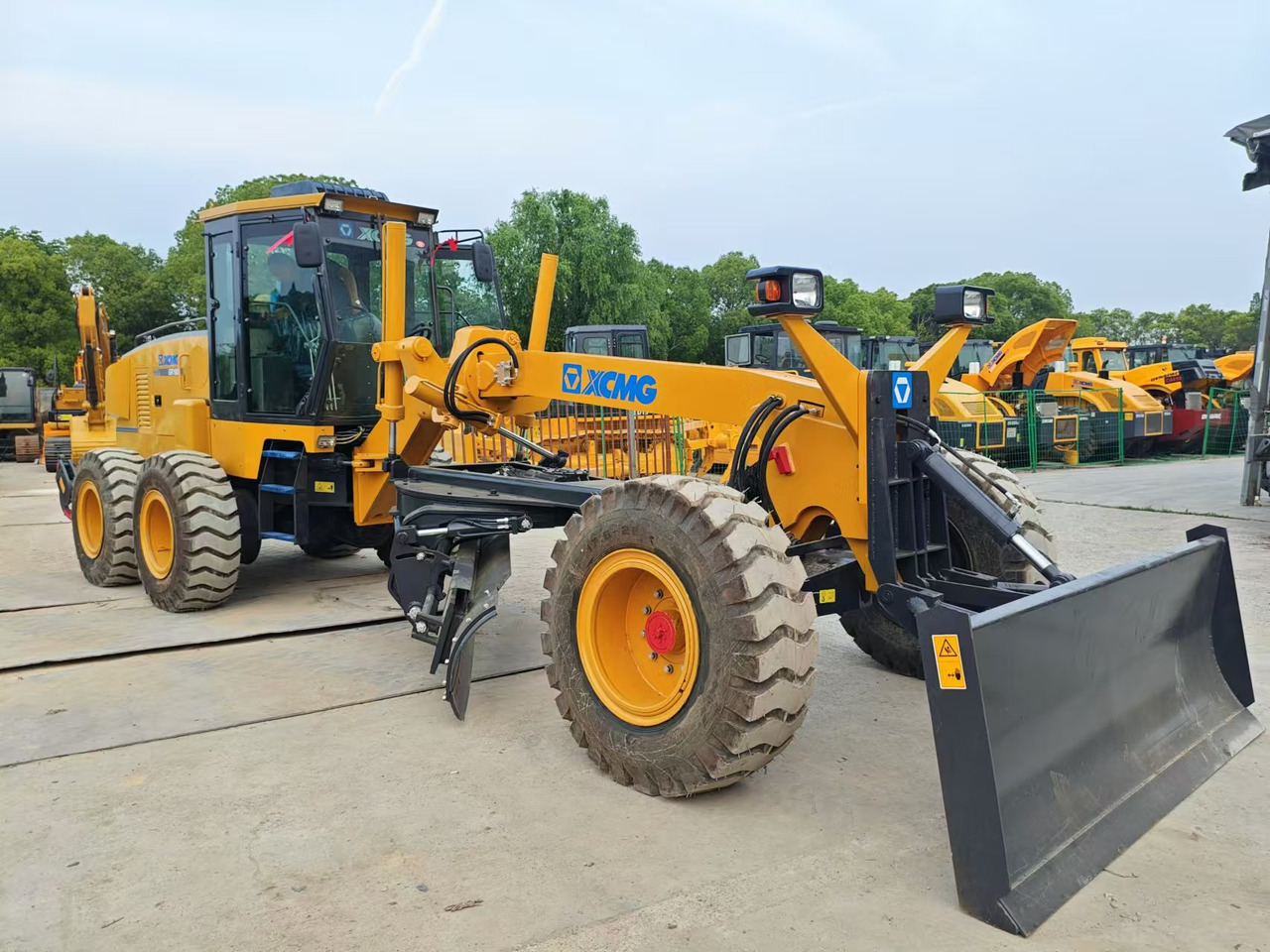 XCMG GR1803 - Грейдер: фото 1 XCMG GR1803 - Грейдер: фото 1