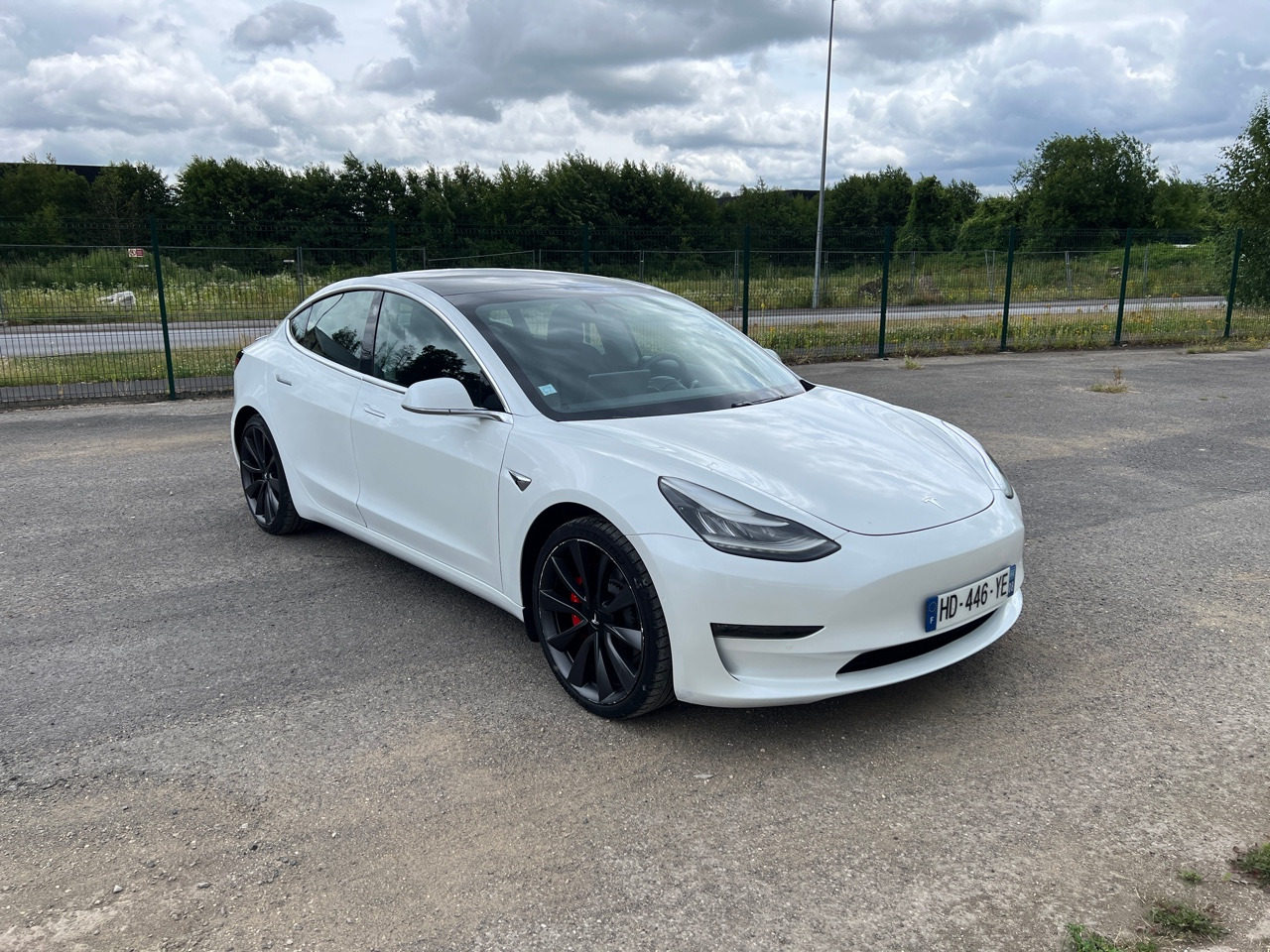 TESLA Model 3 Performance Dual Motor FSD 3 Autopilot - Седан: фото 4 TESLA Model 3 Performance Dual Motor FSD 3 Autopilot - Седан: фото 4