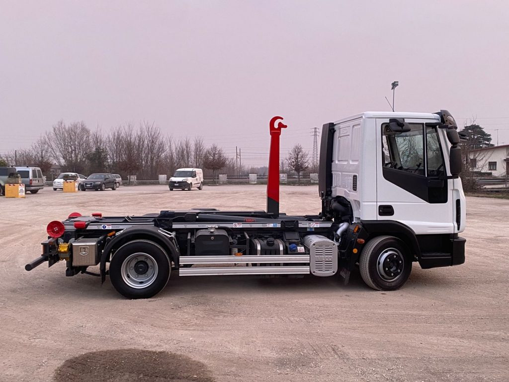 Крюковой мультилифт IVECO EUROCARGO 80 E18 CON IMPIANTO SCARRABILE NUO: фото 17 Крюковой мультилифт IVECO EUROCARGO 80 E18 CON IMPIANTO SCARRABILE NUO: фото 17