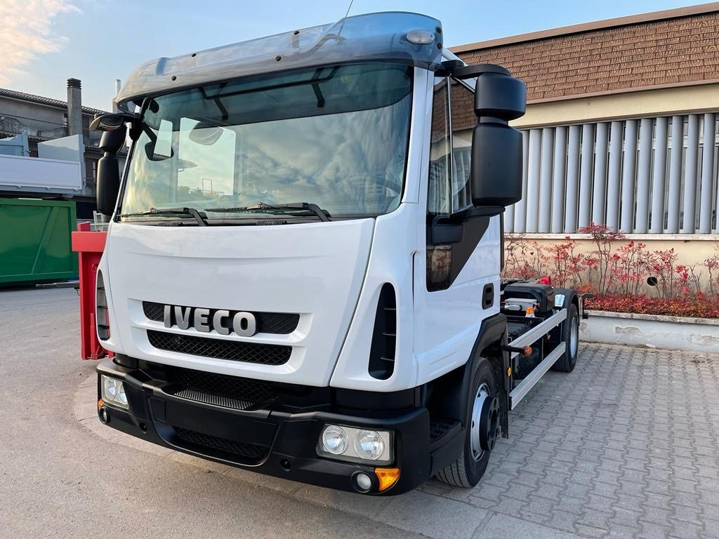 Крюковой мультилифт IVECO EUROCARGO 80 E18 CON IMPIANTO SCARRABILE NUO: фото 9 Крюковой мультилифт IVECO EUROCARGO 80 E18 CON IMPIANTO SCARRABILE NUO: фото 9