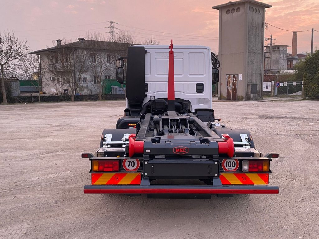 Крюковой мультилифт IVECO EUROCARGO 80 E18 CON IMPIANTO SCARRABILE NUO: фото 16 Крюковой мультилифт IVECO EUROCARGO 80 E18 CON IMPIANTO SCARRABILE NUO: фото 16