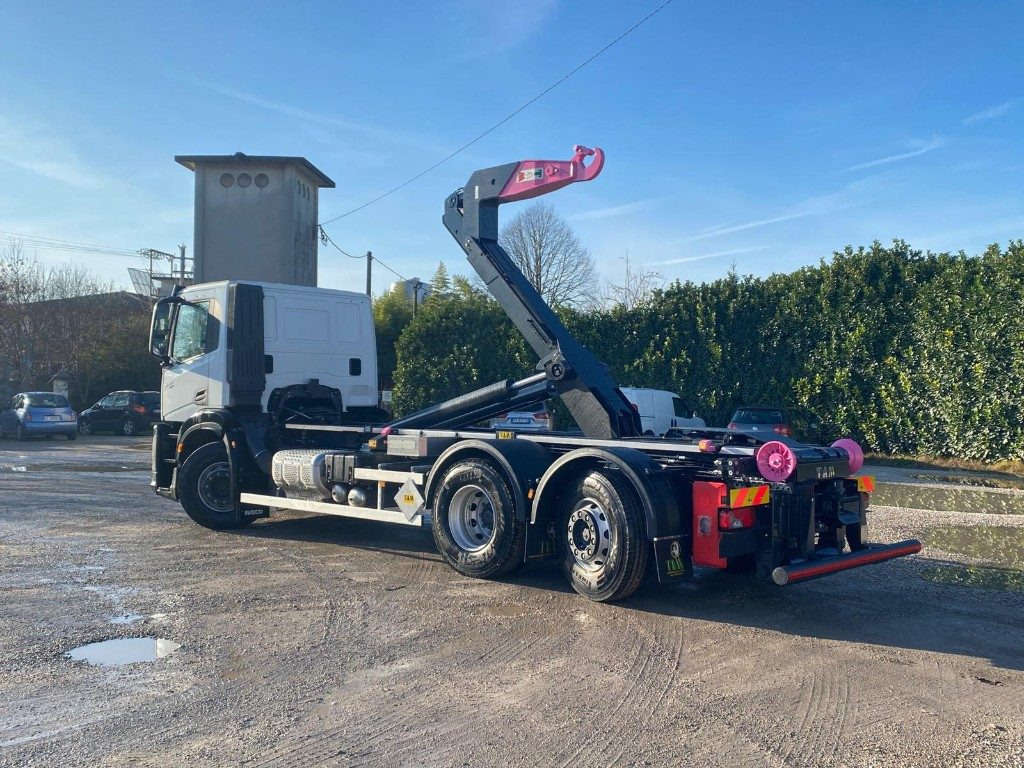 IVECO X-WAY AD280X48 NUOVO SCARRABILE PASSO 4500 - Крюковой мультилифт: фото 4 IVECO X-WAY AD280X48 NUOVO SCARRABILE PASSO 4500 - Крюковой мультилифт: фото 4