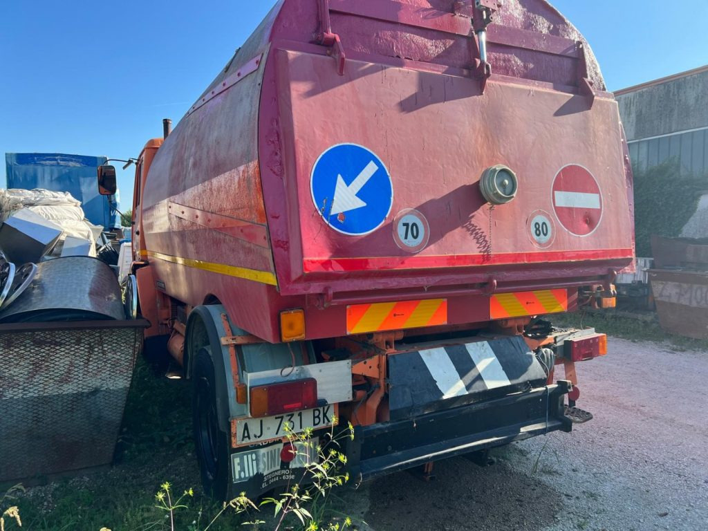 MERCEDES-BENZ MERCEDES AUTOSPAZZATRICE USATA - Подметально-уборочная машина: фото 4 MERCEDES-BENZ MERCEDES AUTOSPAZZATRICE USATA - Подметально-уборочная машина: фото 4