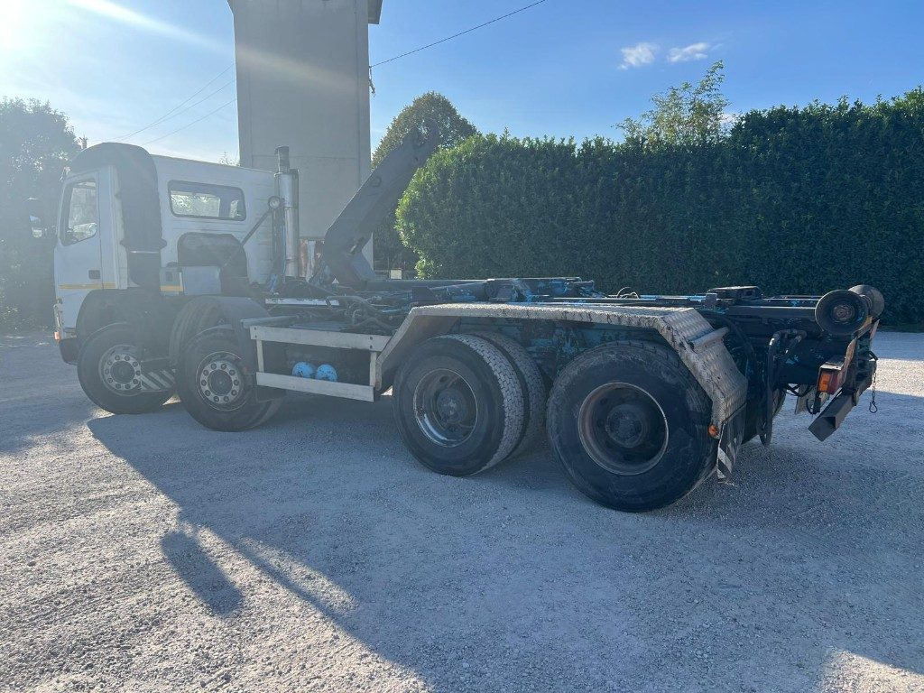 VOLVO FM12 SCARRABILE - Крюковой мультилифт: фото 2 VOLVO FM12 SCARRABILE - Крюковой мультилифт: фото 2