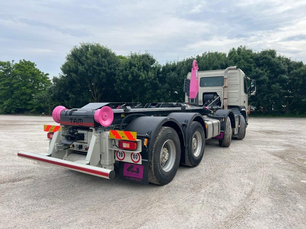 VOLVO FM480 SCARRABILE 8X4 - Крюковой мультилифт: фото 5 VOLVO FM480 SCARRABILE 8X4 - Крюковой мультилифт: фото 5