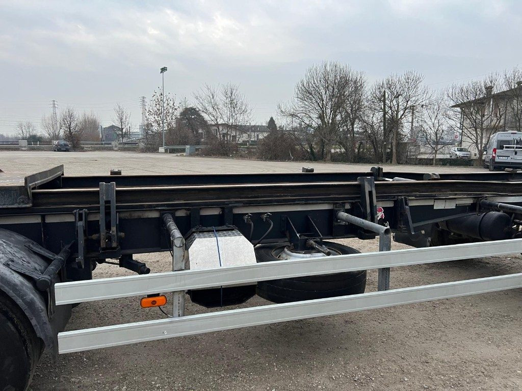 ZORZI RIMORCHIO SCARRABILE ZORZI 20R070 PNEUMATICO - Прицеп мультилифт/ Бункеровоз: фото 4 ZORZI RIMORCHIO SCARRABILE ZORZI 20R070 PNEUMATICO - Прицеп мультилифт/ Бункеровоз: фото 4