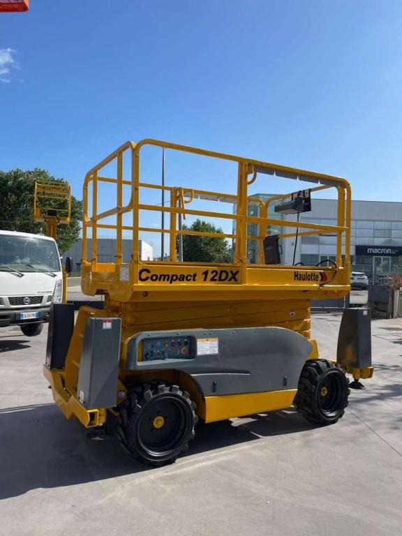 Haulotte COMPACT 12DX - Ножничный подъемник: фото 3 Haulotte COMPACT 12DX - Ножничный подъемник: фото 3