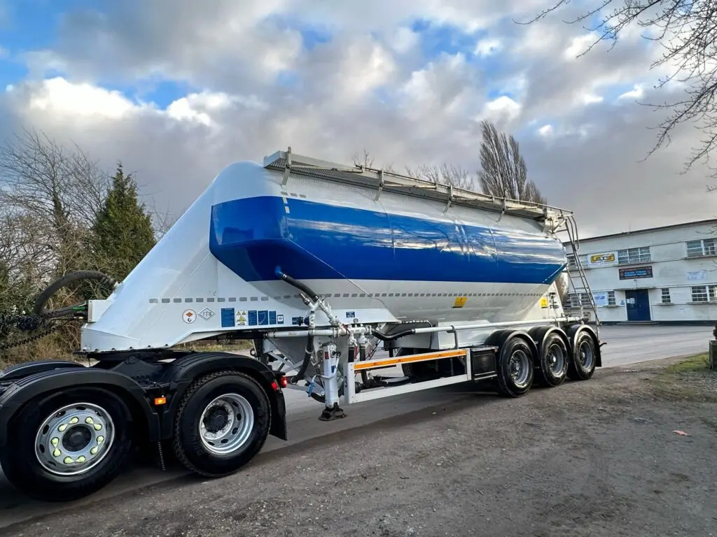 Feldbinder Powder Tanker - Полуприцеп цистерна для сыпучих грузов: фото 2 Feldbinder Powder Tanker - Полуприцеп цистерна для сыпучих грузов: фото 2