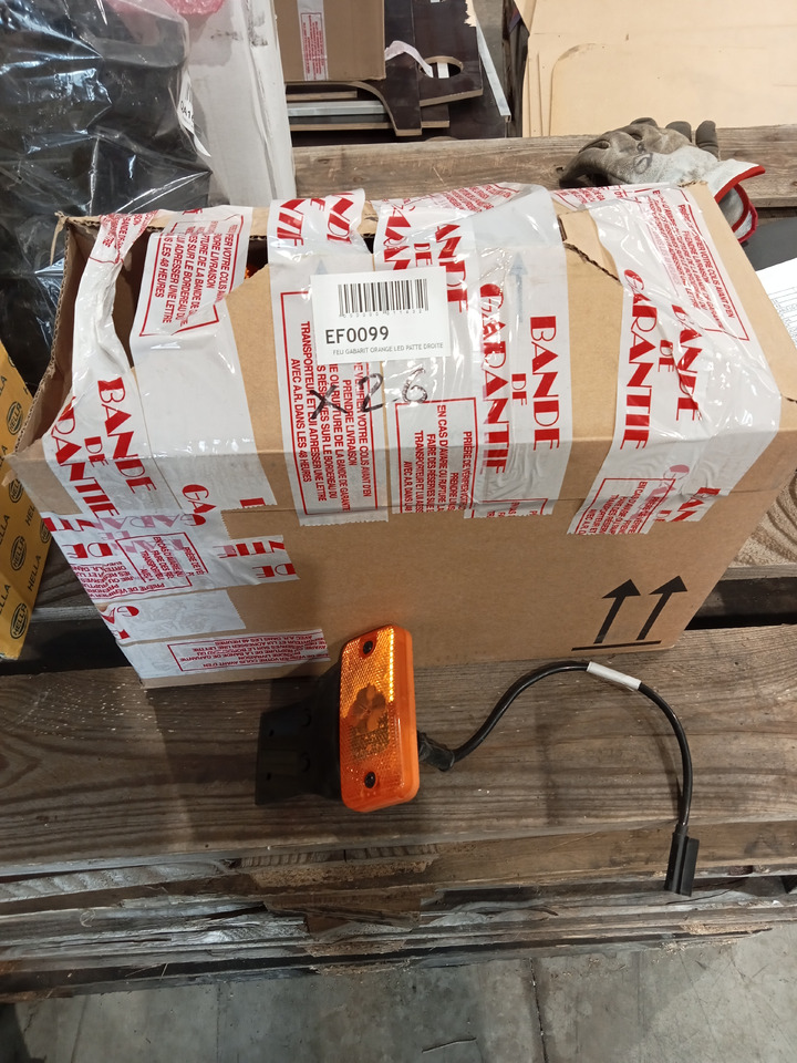 Trouillet FEU GABARIT ORANGE LED PATTE DROITE CABLE LG:300 - Свет/ Освещение: фото 1 Trouillet FEU GABARIT ORANGE LED PATTE DROITE CABLE LG:300 - Свет/ Освещение: фото 1