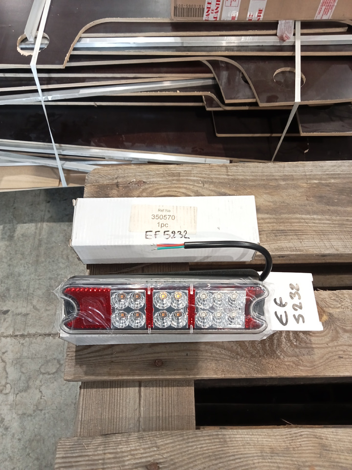 Trouillet FEU RECT LED 3F 10/30V - Свет/ Освещение: фото 1 Trouillet FEU RECT LED 3F 10/30V - Свет/ Освещение: фото 1