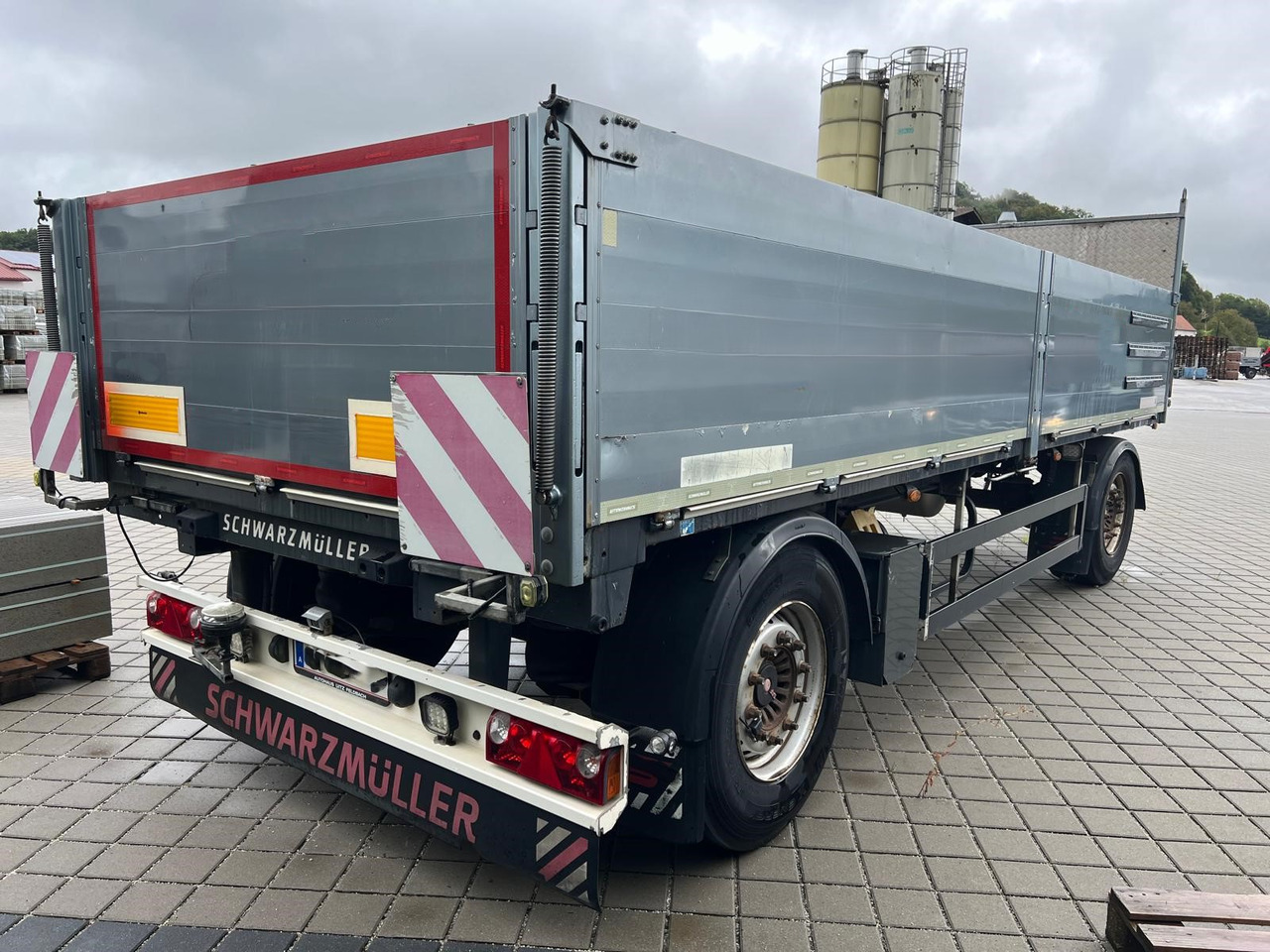 SCHWARZMÜLLER T- Serie SK 18 - Прицеп бортовой/ Платформа: фото 4 SCHWARZMÜLLER T- Serie SK 18 - Прицеп бортовой/ Платформа: фото 4