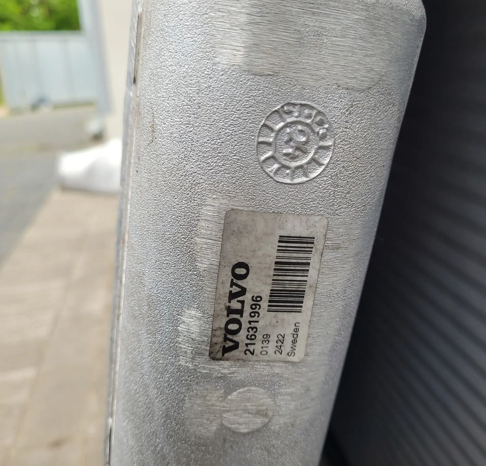 INTERCOOLER VOLVO FH4 FH5 21631996 SZCZELNY 2024 R - Интеркулер для Грузовиков: фото 3 INTERCOOLER VOLVO FH4 FH5 21631996 SZCZELNY 2024 R - Интеркулер для Грузовиков: фото 3
