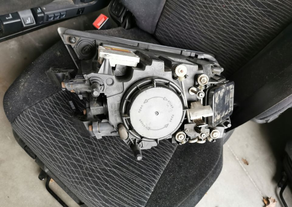 LAMPA XENON VOLVO FH 13 ORYGINAŁ PRAWA - Передняя фара для Грузовиков: фото 2 LAMPA XENON VOLVO FH 13 ORYGINAŁ PRAWA - Передняя фара для Грузовиков: фото 2
