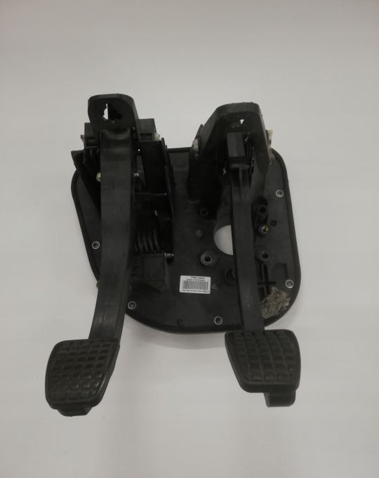 MOCOWANIE PODSTAWA PEDAŁÓW IVECO DAILY 5801482032 - Педаль для Фургонов: фото 1 MOCOWANIE PODSTAWA PEDAŁÓW IVECO DAILY 5801482032 - Педаль для Фургонов: фото 1