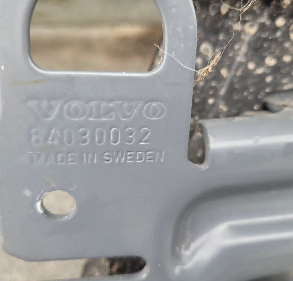 ZDERZAK VOLVO FH4 FMX 84030032 - Бампер для Грузовиков: фото 4 ZDERZAK VOLVO FH4 FMX 84030032 - Бампер для Грузовиков: фото 4