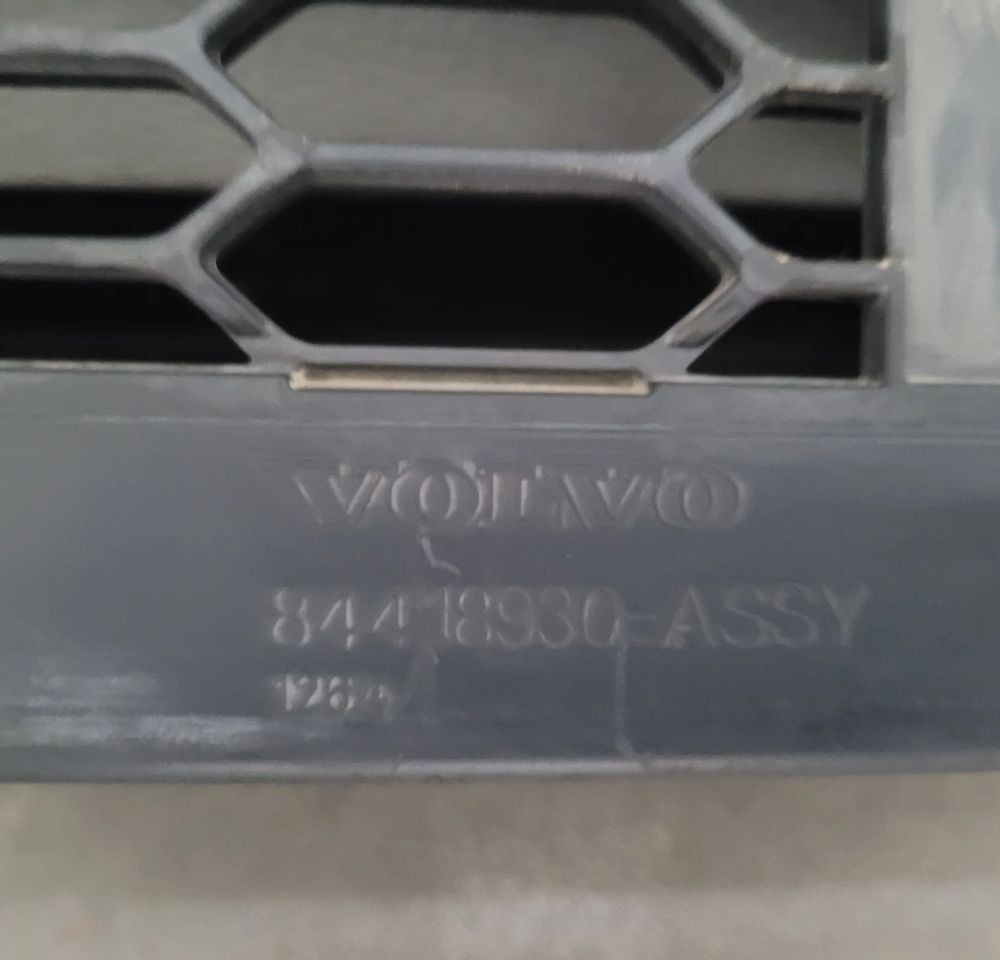 ZDERZAK VOLVO FMX 84418930 ORYGINAŁ CHWALIM116 - Бампер для Грузовиков: фото 5 ZDERZAK VOLVO FMX 84418930 ORYGINAŁ CHWALIM116 - Бампер для Грузовиков: фото 5