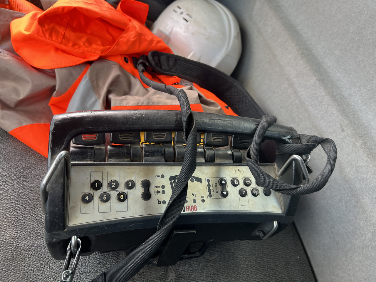 RENAULT plateau grue radio commandée 380 DXI - Автоманипулятор: фото 3 RENAULT plateau grue radio commandée 380 DXI - Автоманипулятор: фото 3