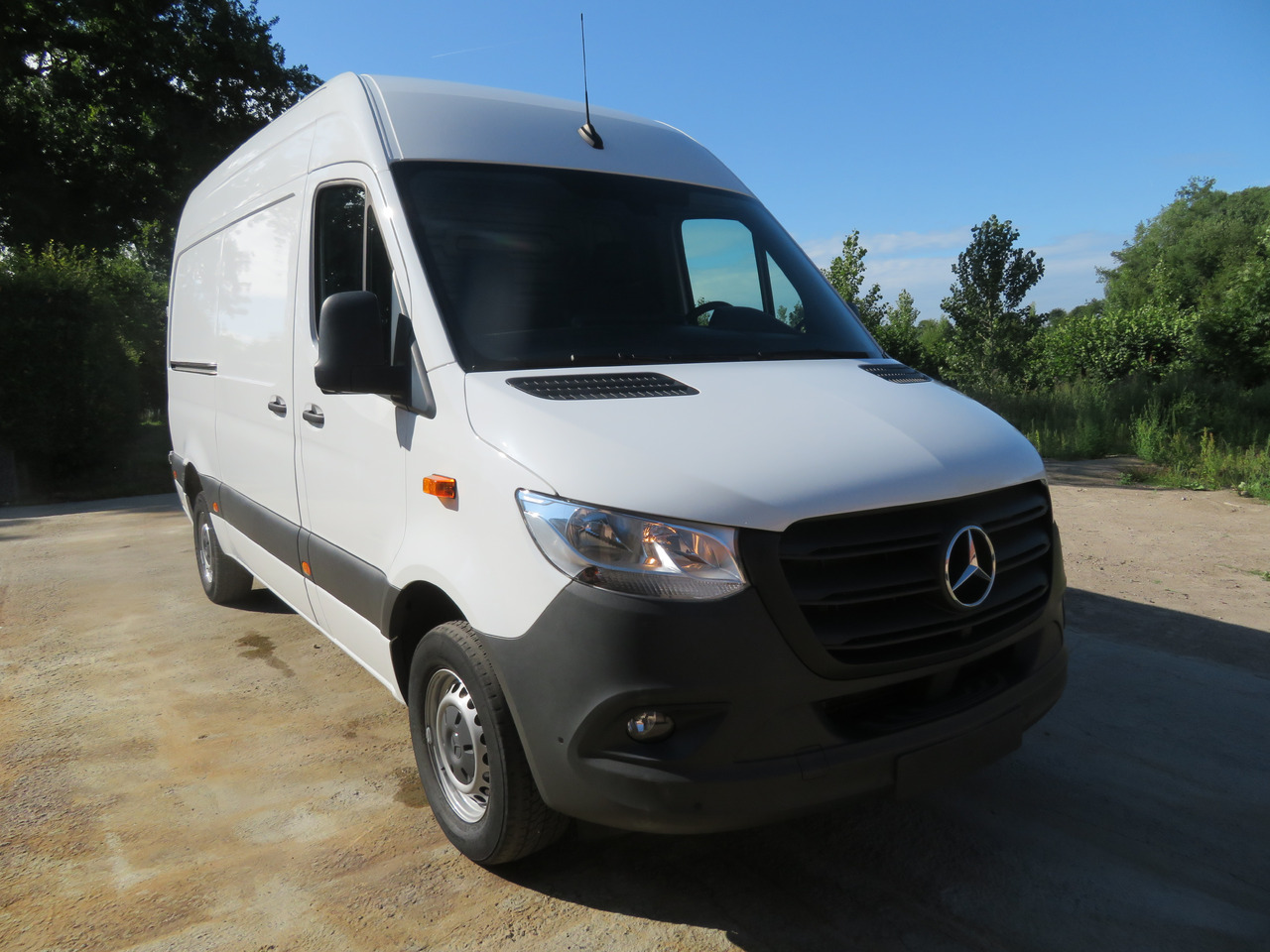MERCEDES-BENZ Sprinter 317cdi - A2H2 - Цельнометаллический фургон: фото 1 MERCEDES-BENZ Sprinter 317cdi - A2H2 - Цельнометаллический фургон: фото 1