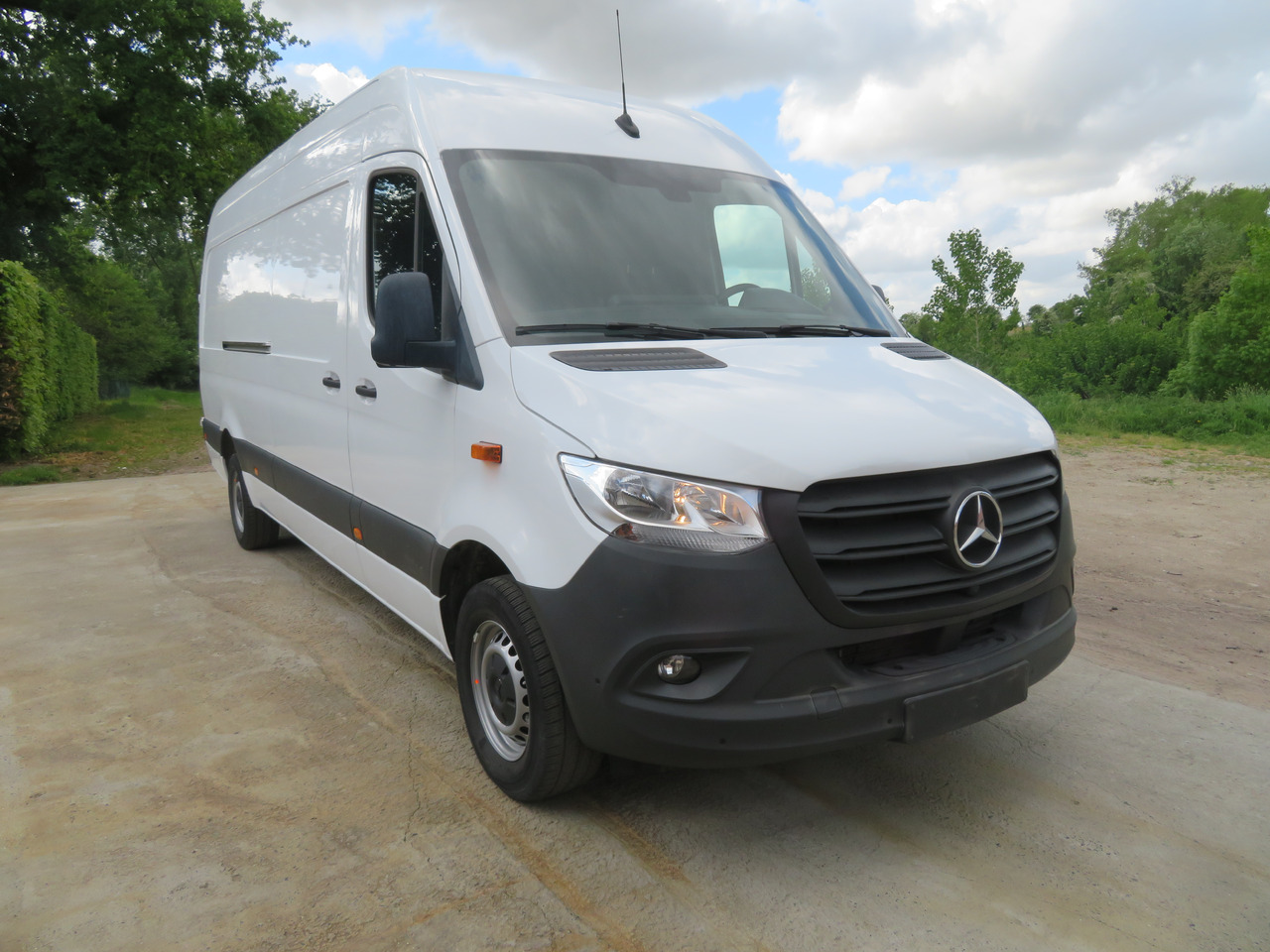 MERCEDES-BENZ Sprinter 317cdi - A3H2 - Цельнометаллический фургон: фото 1 MERCEDES-BENZ Sprinter 317cdi - A3H2 - Цельнометаллический фургон: фото 1
