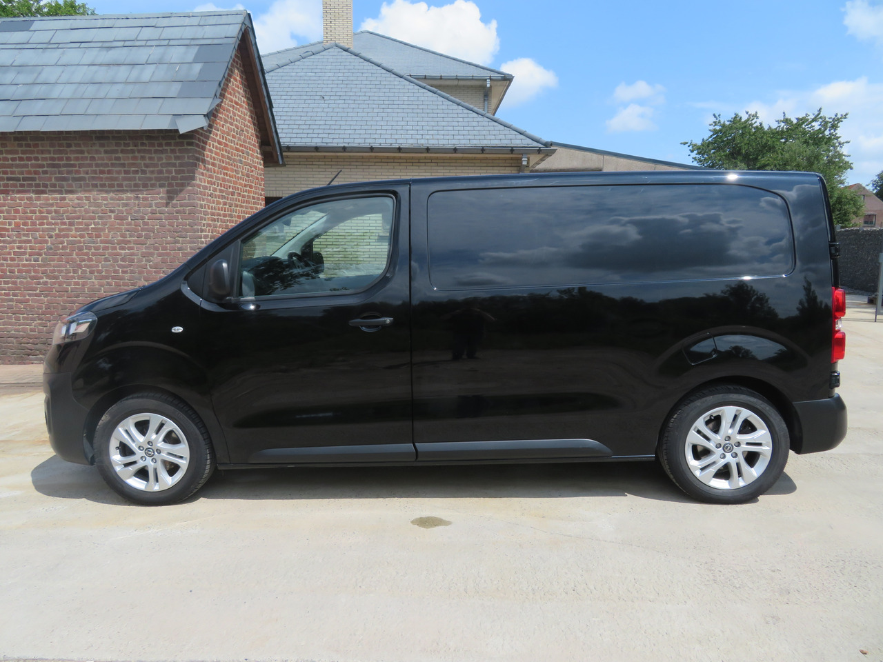 OPEL Vivaro Edition 2.0 Turbo - L2H1 - Легковой фургон: фото 4 OPEL Vivaro Edition 2.0 Turbo - L2H1 - Легковой фургон: фото 4