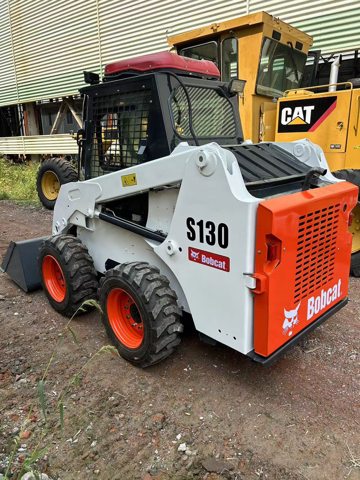 BOBCAT Skid Steer Loader S130 - Мини-погрузчик с бортовым поворотом: фото 1 BOBCAT Skid Steer Loader S130 - Мини-погрузчик с бортовым поворотом: фото 1