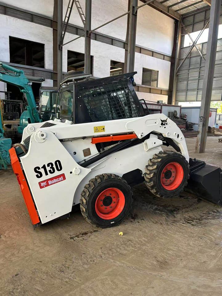 BOBCAT Skid Steer Loader S130 - Мини-погрузчик с бортовым поворотом: фото 3 BOBCAT Skid Steer Loader S130 - Мини-погрузчик с бортовым поворотом: фото 3