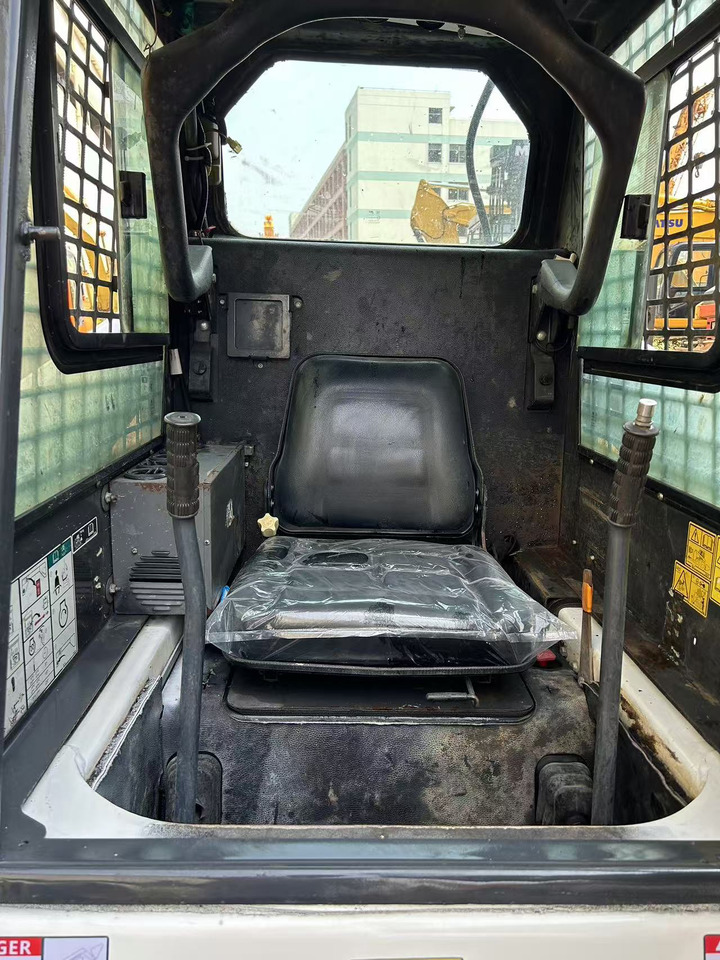 BOBCAT Skid Steer Loader S130 - Мини-погрузчик с бортовым поворотом: фото 5 BOBCAT Skid Steer Loader S130 - Мини-погрузчик с бортовым поворотом: фото 5