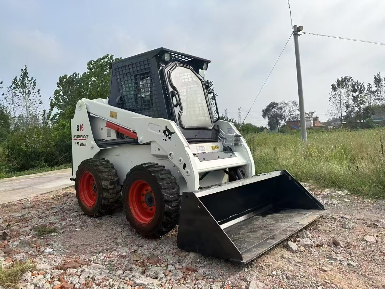 BOBCAT Skid Steer Loader S16 - Мини-погрузчик с бортовым поворотом: фото 1 BOBCAT Skid Steer Loader S16 - Мини-погрузчик с бортовым поворотом: фото 1