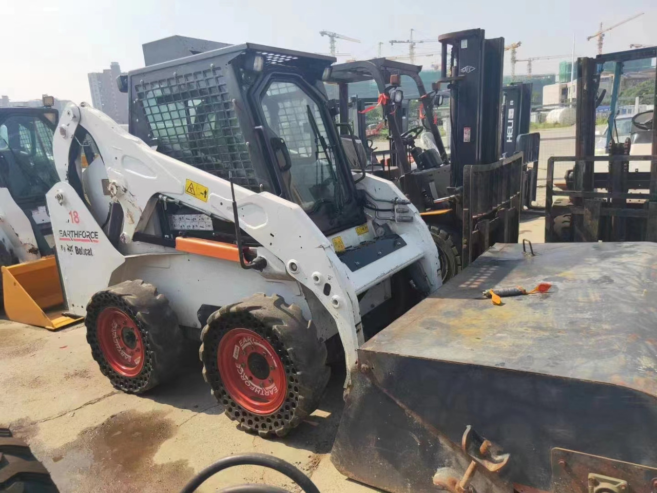 BOBCAT Skid Steer Loader S18 - Мини-погрузчик с бортовым поворотом: фото 2 BOBCAT Skid Steer Loader S18 - Мини-погрузчик с бортовым поворотом: фото 2