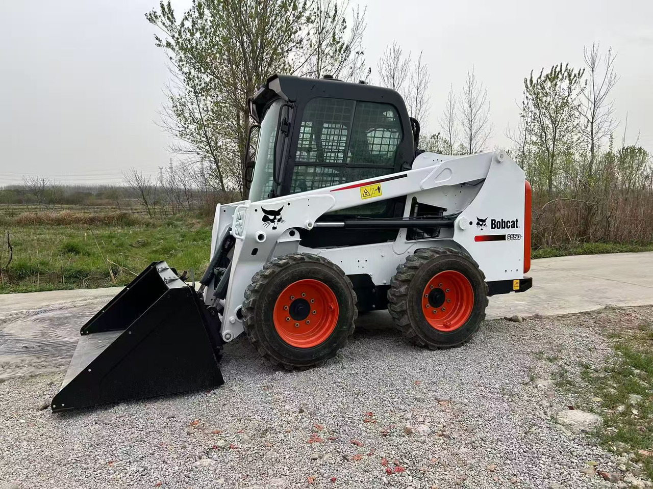 BOBCAT Skid Steer Loader S550 - Мини-погрузчик с бортовым поворотом: фото 5 BOBCAT Skid Steer Loader S550 - Мини-погрузчик с бортовым поворотом: фото 5