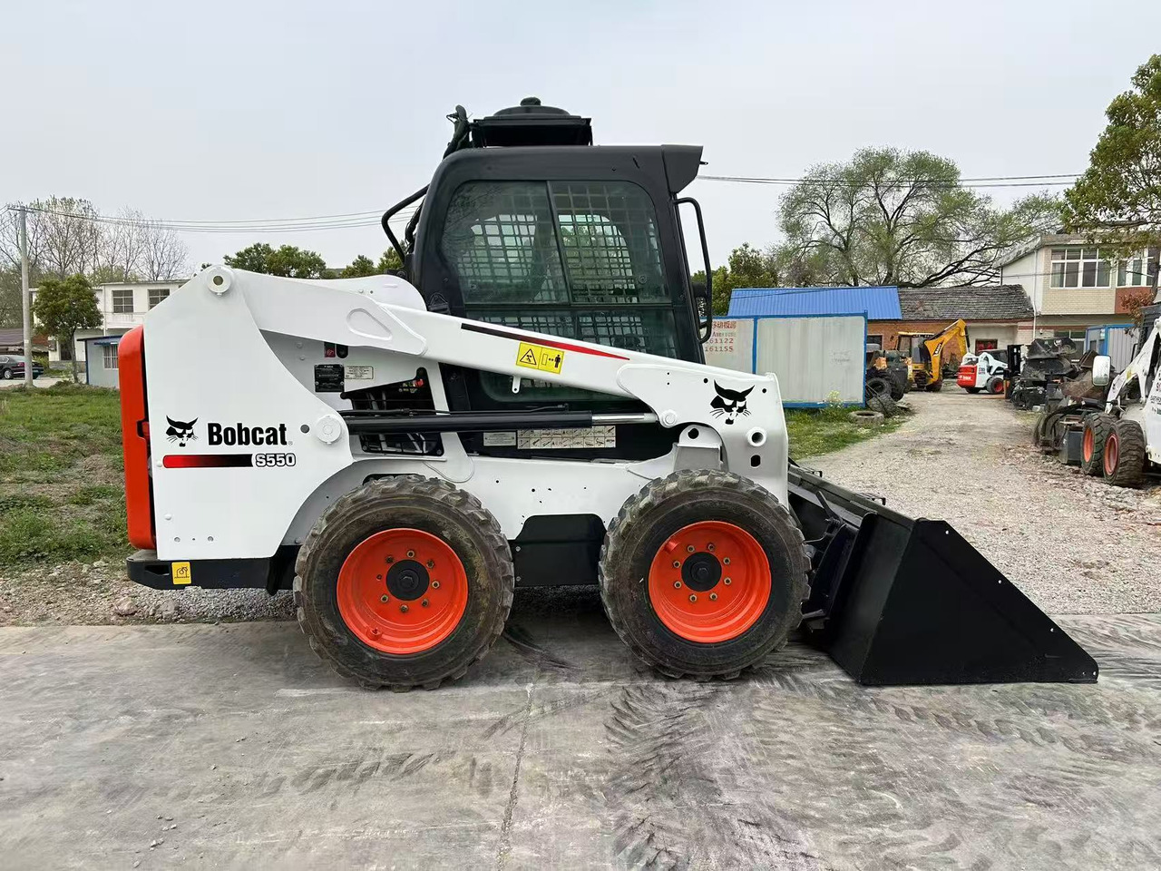 BOBCAT Skid Steer Loader S550 - Мини-погрузчик с бортовым поворотом: фото 4 BOBCAT Skid Steer Loader S550 - Мини-погрузчик с бортовым поворотом: фото 4