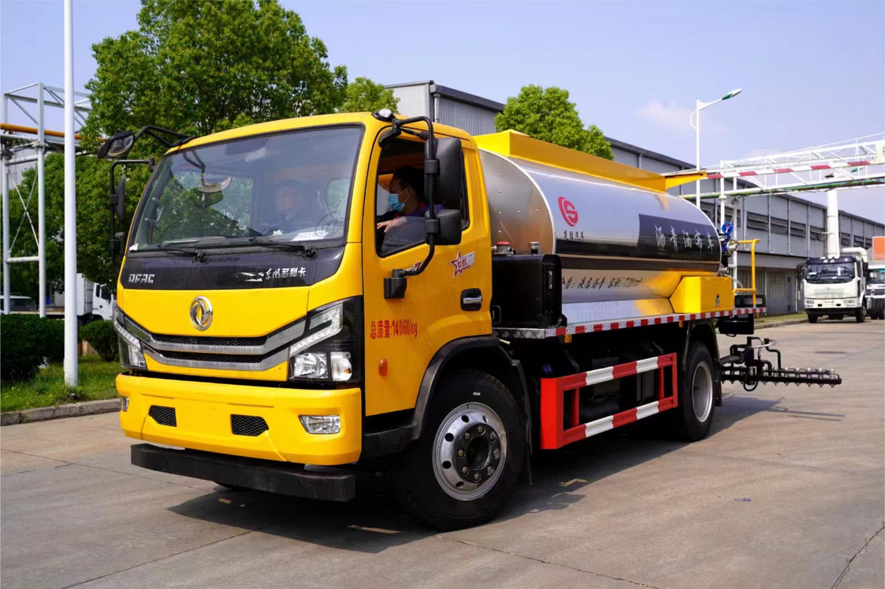 DONGFENG Asphalt Spreader - Гудронатор: фото 3 DONGFENG Asphalt Spreader - Гудронатор: фото 3