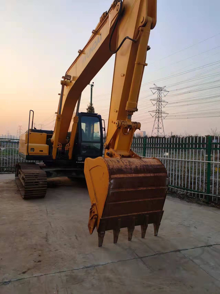 HYUNDAI R225LC-7 - Гусеничный экскаватор: фото 1 HYUNDAI R225LC-7 - Гусеничный экскаватор: фото 1